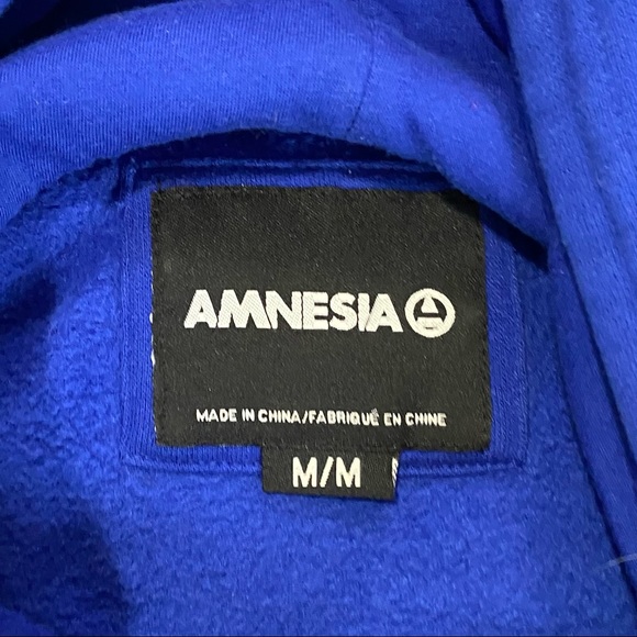 Amnesia women blue graphic long sleeve hooded pullover crop top. Size M. Used. - Picture 4 of 10